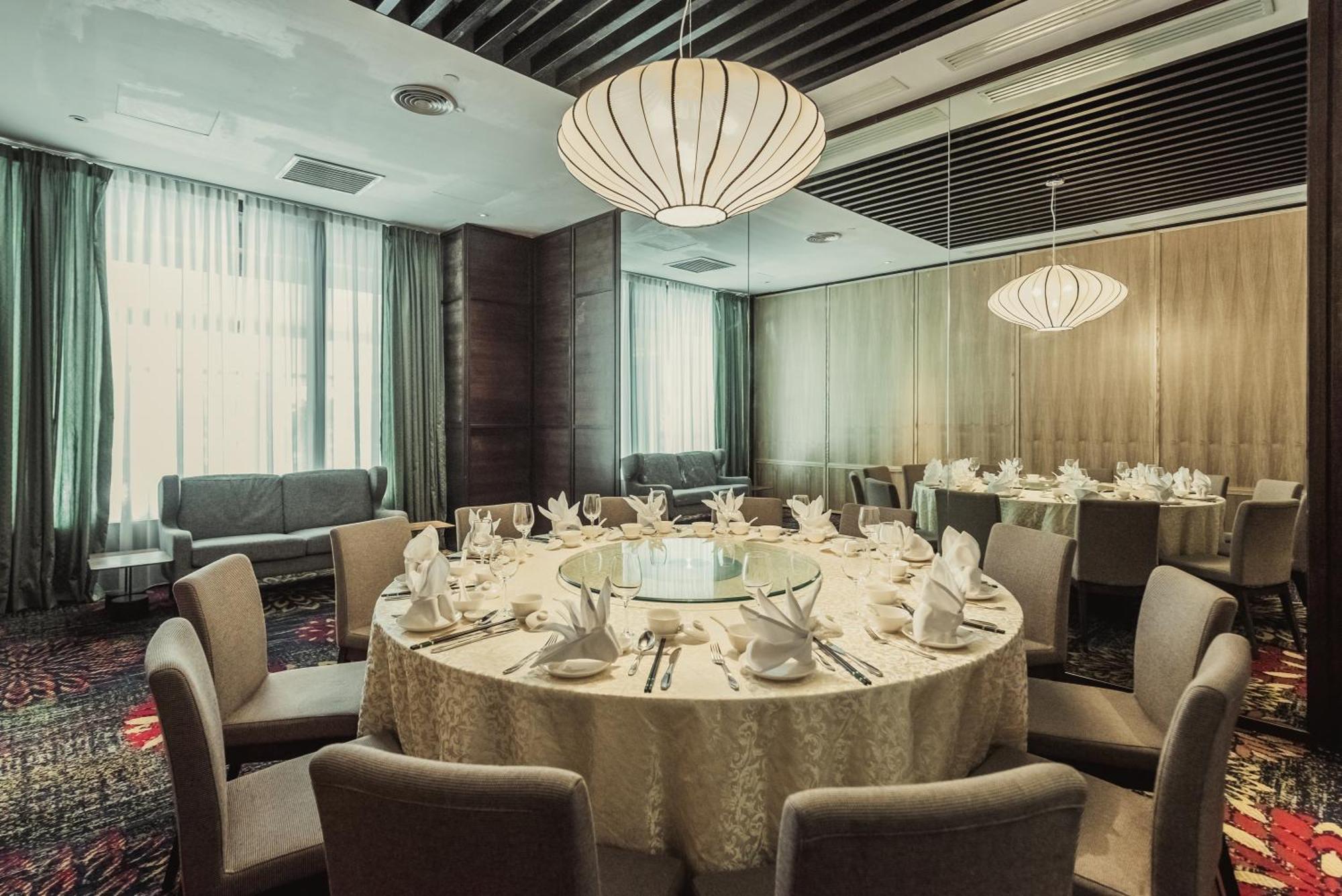 WEIL Hotel Ipoh Exterior foto A private dining room at the Shangri-La Hotel, Kuala Lumpur